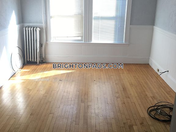 3rd image of 51 Falkland St #2NDFLOOR