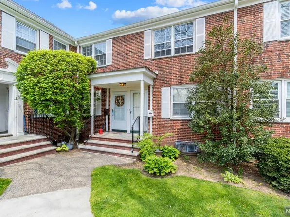 55 Meadowbrook Pl, Maplewood, NJ 07040