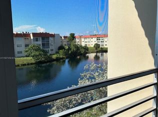 8000 N Sunrise Lakes Dr APT 304, Sunrise, FL 33322