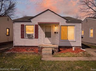 22447 Sharrow Ave, Warren, MI