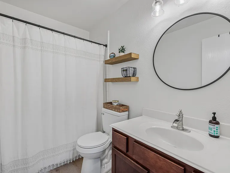 1301 Oak Hollow Ln — Photo 16