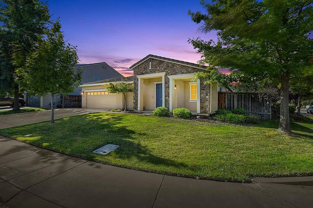 1240 Seymour Cir photo 1