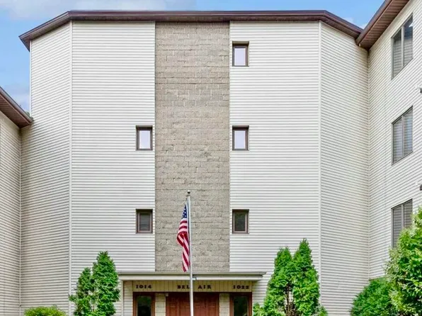 1022 Hickory Hill Ct APT A10, Clinton, IA 52732