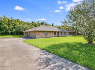 1933 Meadow Run Rd, Opelousas, LA 70570