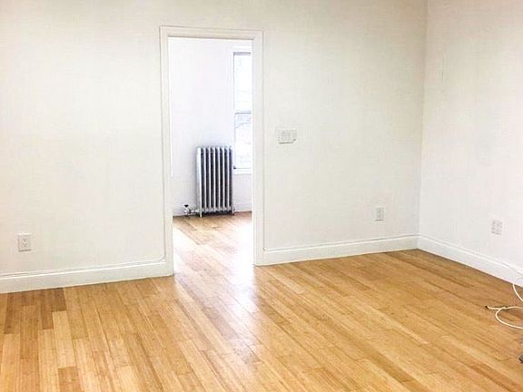 3rd image of 19 Jardine Pl #Top