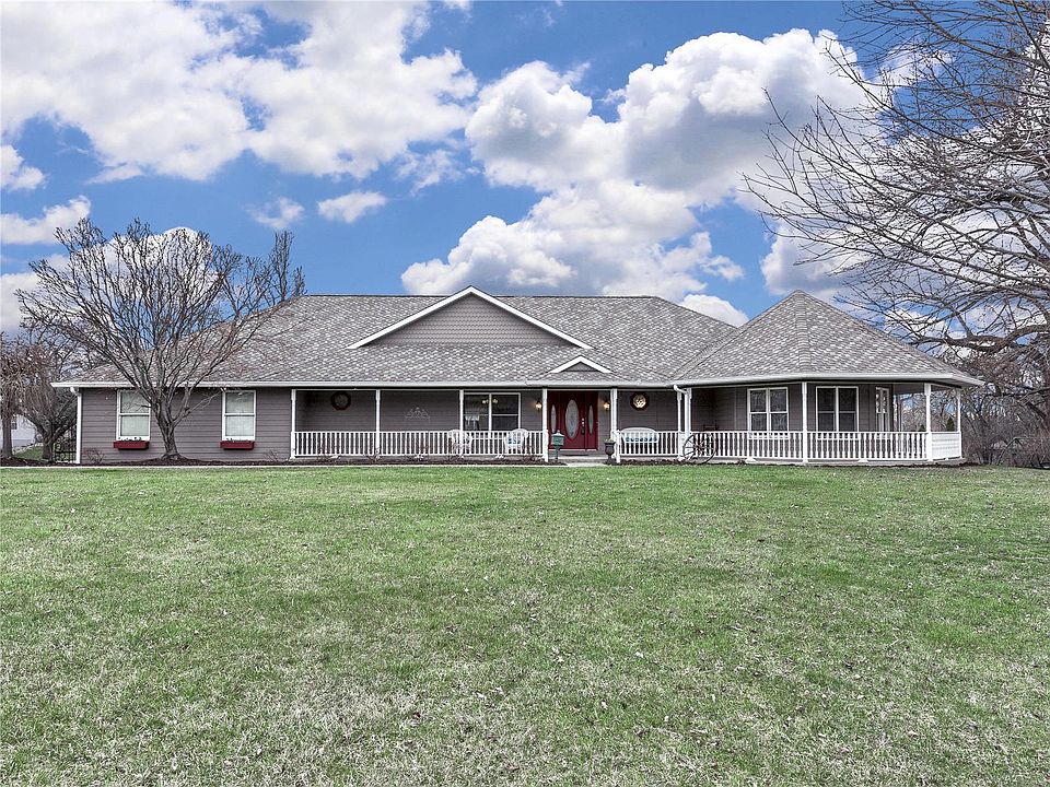 1st image of 2 Hickory Dr