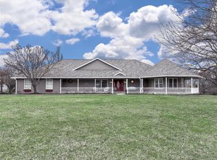2 Hickory Dr, Maryville, IL 62062