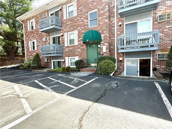 200 Manville Hill Rd APT 126, Cumberland, RI 02864