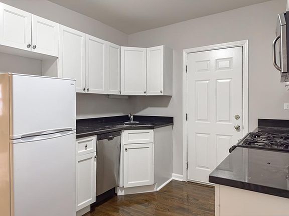 5th image of 5746 N Winthrop Ave APT 202