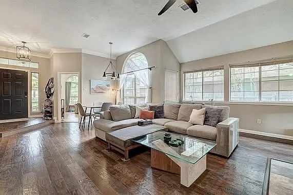 5907 Shanghai Pierce Rd — Photo 4