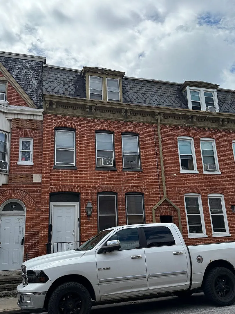 King St E 308 - Bravo — Photo 1