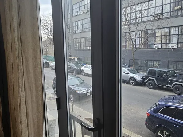 255 Mc Kibbin Street image 3 of 4