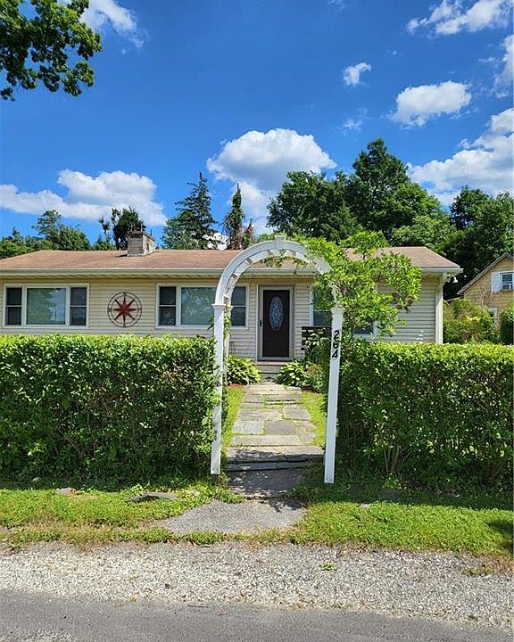 1st image of 264 Lakeshore Dr E