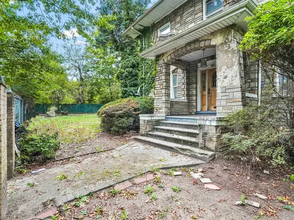 81-26 Austin Street image 6 of 30