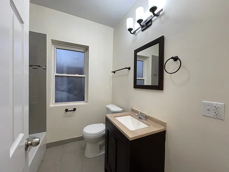 2348 N Harding Ave #3 — Photo 11