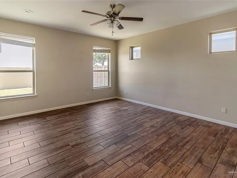5217 Lost Creek Ln — Photo 8