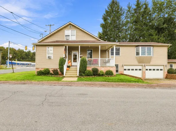 2314 Stadium Dr, Windber, PA 15963