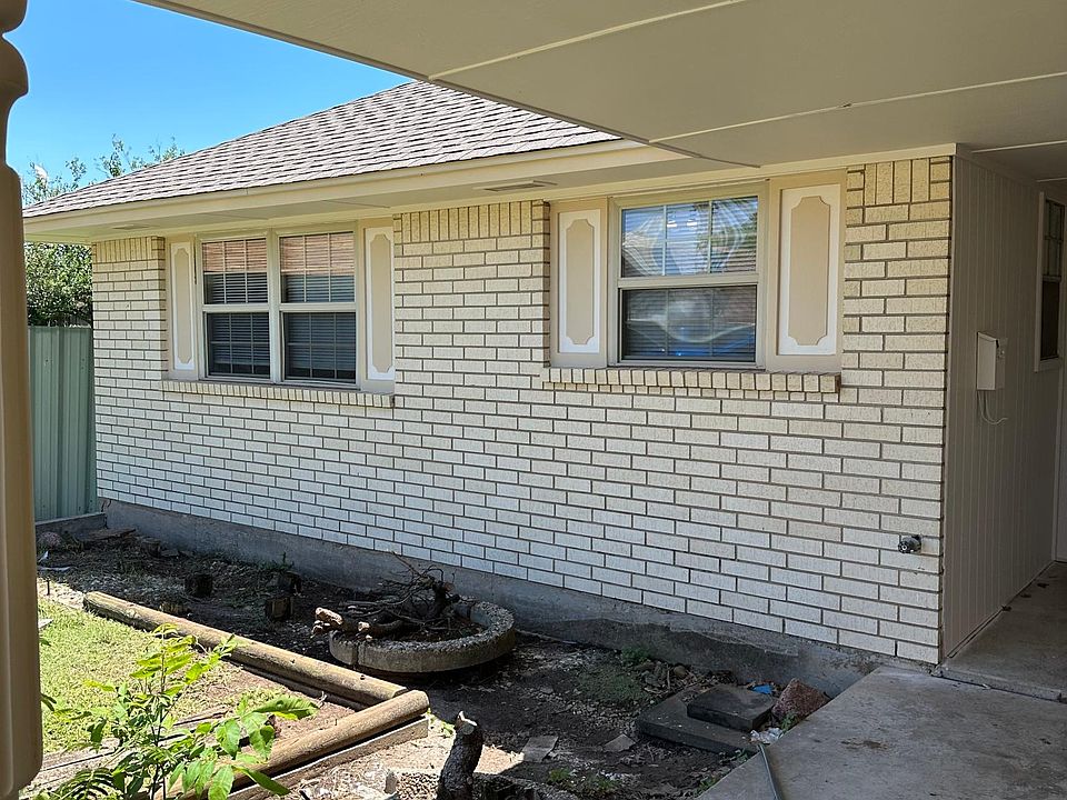 2nd image of 908 SW 69th St
