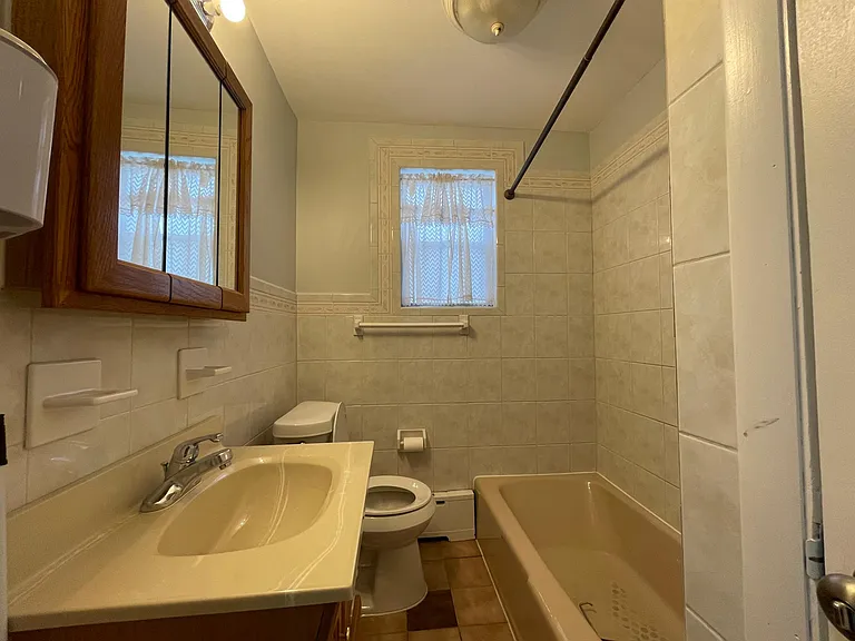 2444 E Huntingdon St — Photo 12