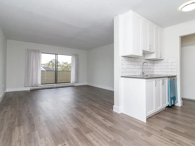 1017 Queens Ave #306 — Photo 11