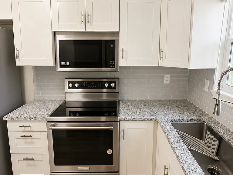 6932 NW Chapel Woods Ln — Photo 3