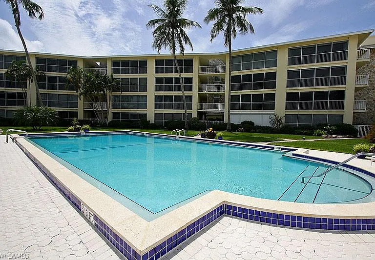 2850 Gulf Shore Blvd N #102 — Photo 21