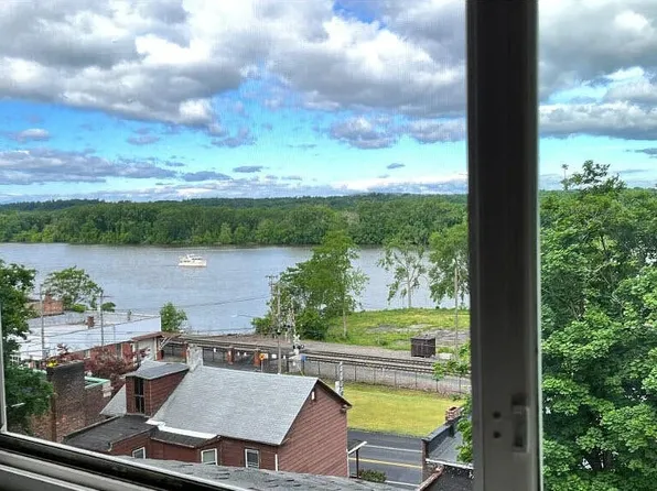 24 1st St #N, Castleton On Hudson, NY 12033