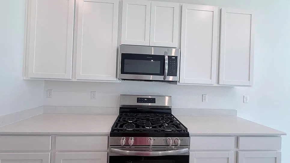 5 bed, 2587 sqft, $2,450 — Photo 4