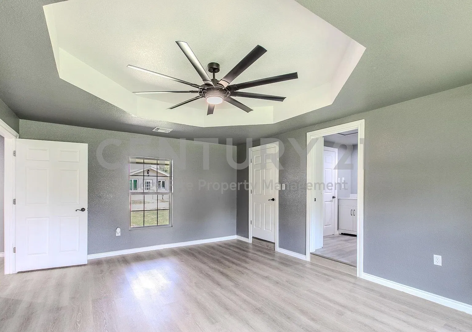 Stunning 2-Story 4/3 Home Situated on 2+ Acres in Woodway For Rent! — Photo 4