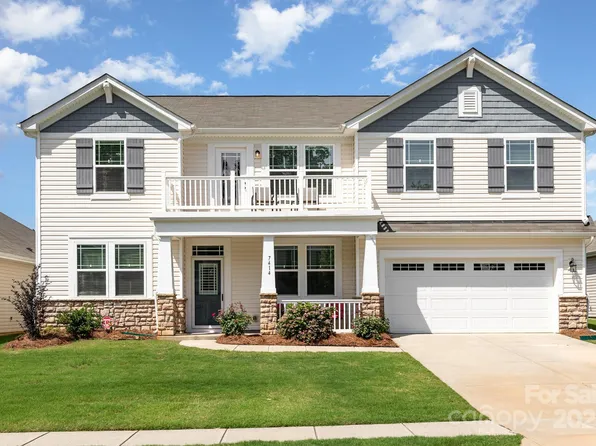 7414 Meridale Forest Dr, Charlotte, NC 28269