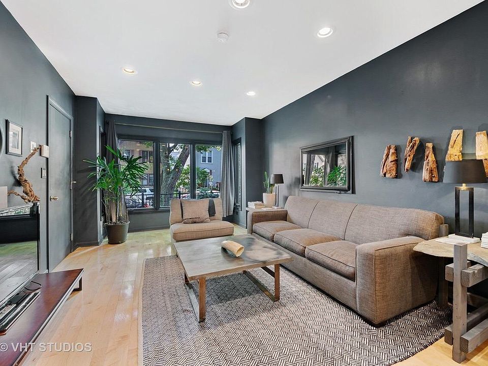1st image of 2160 N Maplewood Ave Floor 1