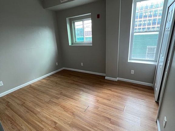 3rd image of 2113 E Huntingdon St Floor 2