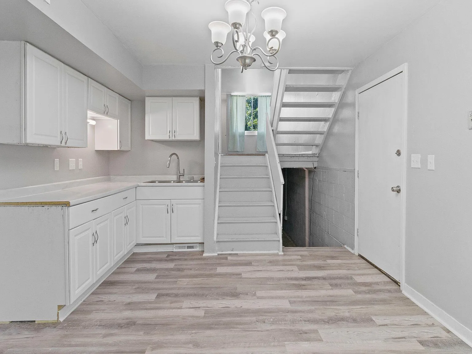 4 bed, 1.5 bath, 1249 sqft, $1,495 — Photo 2