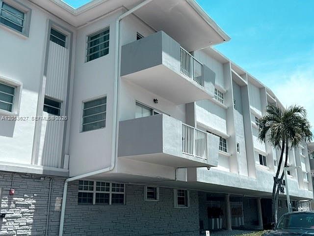 1st image of 462 Golden Isles Dr APT 203
