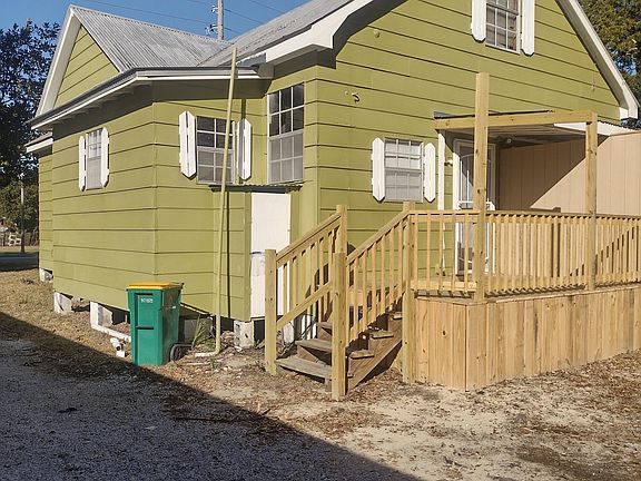 Private deck & rear entrance