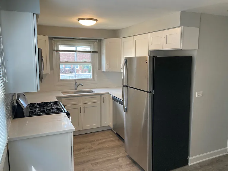 897 Graceland Ave #2W — Photo 6