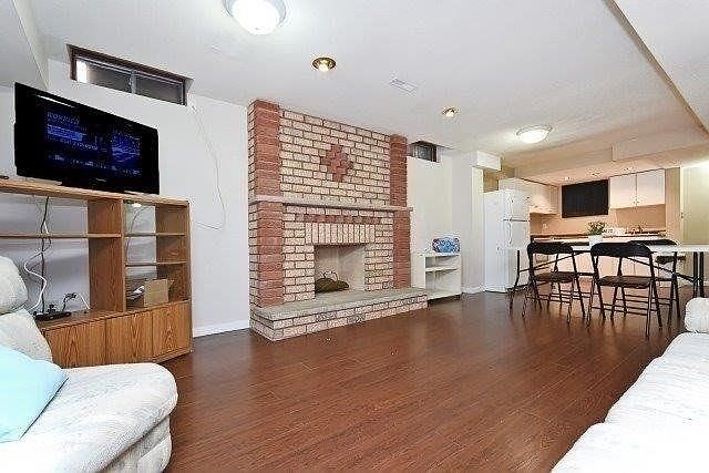 2nd image of 4260 Wakefield Cres #Basement