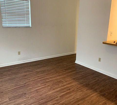 3rd image of 3872 Osprey Cir APT A