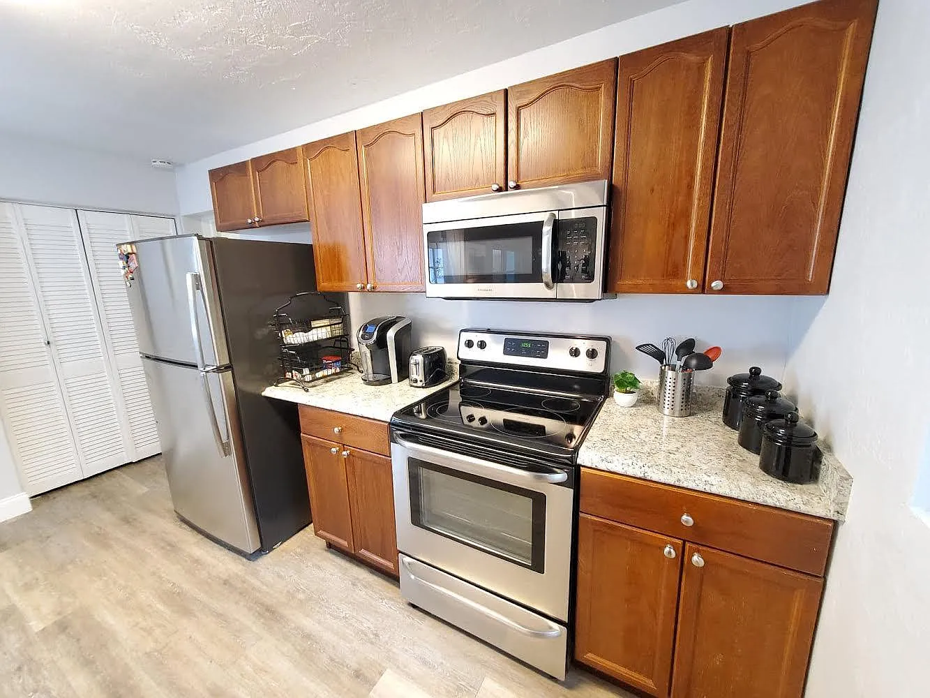 4 bed, 2445 sqft, $4,000 — Photo 4