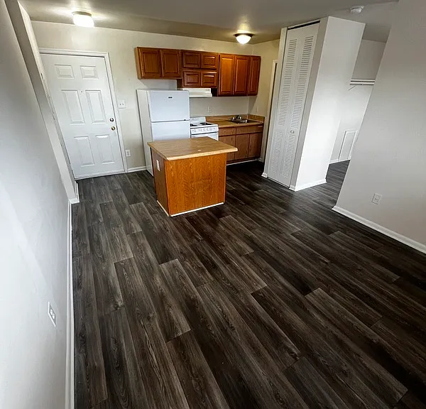 1808 Williamsburg Rd — Photo 2