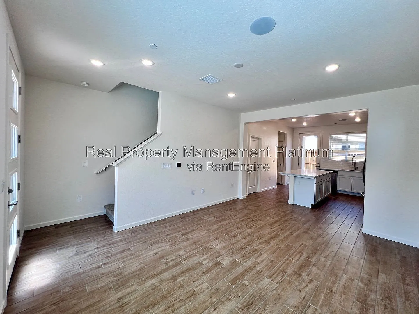 3 bed, 2.5 bath, 1227 sqft, $2,350 — Photo 4