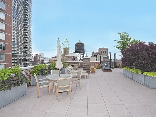 Sold by Sotheby's International Realty | media 25