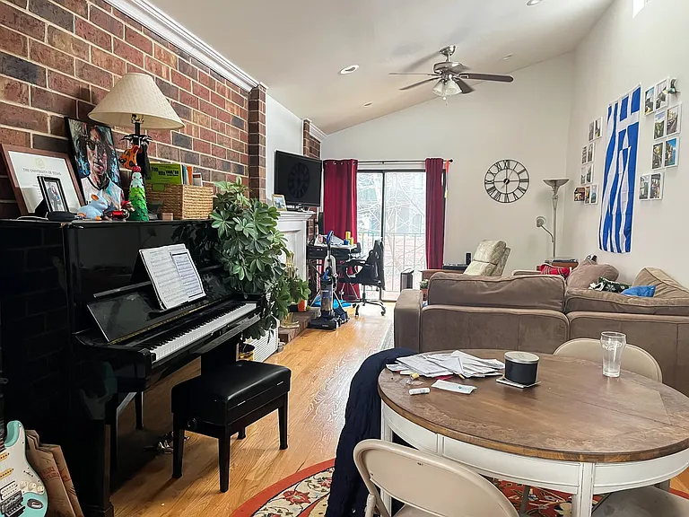 915 W Montana St #21 — Photo 4