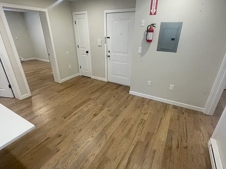 494 S 18th St #4L — Photo 7