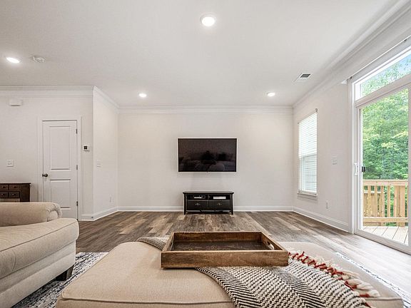 3rd image of 10245 Glenmere Creek Cres