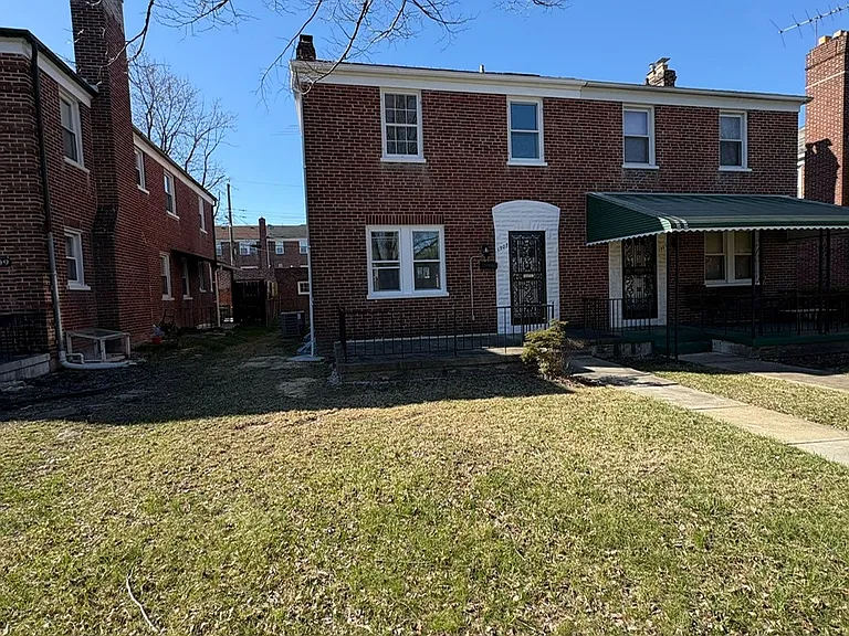 1507 Kingsway Rd — Photo 2