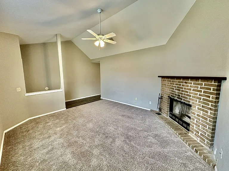 2437 W Gum St — Photo 4