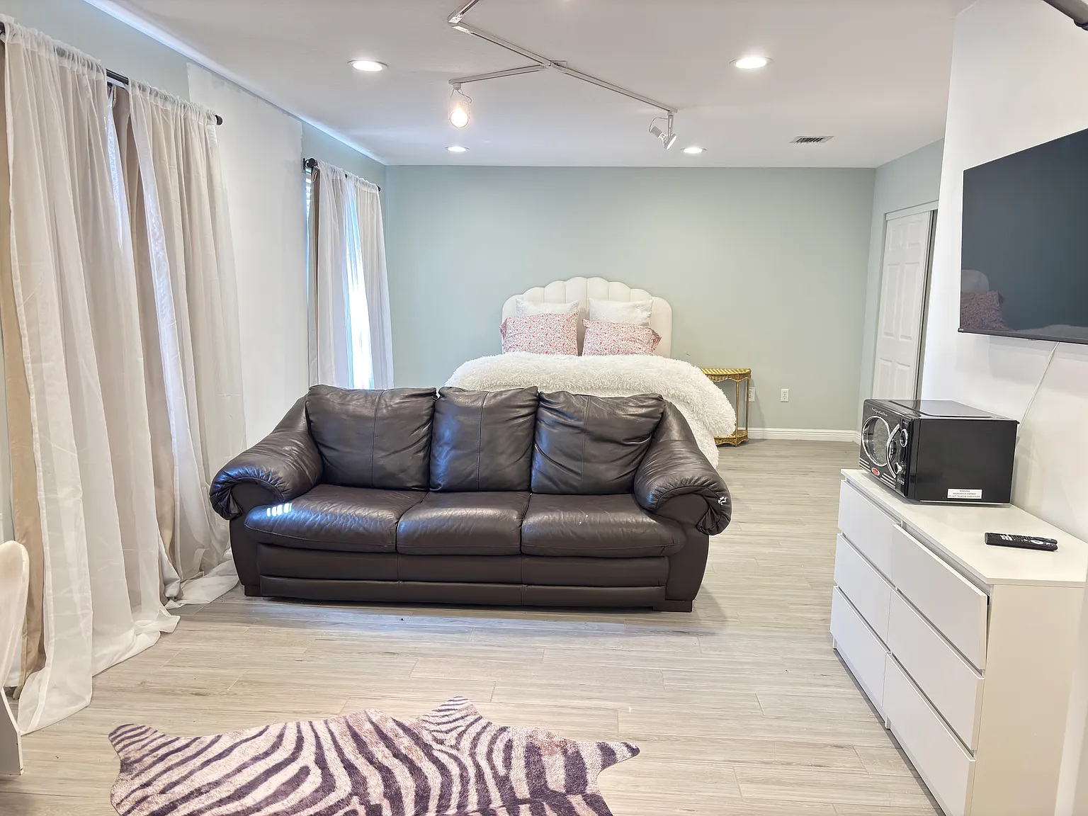 4 bed, 2.5 bath, 2956 sqft, $1,850 — Photo 2