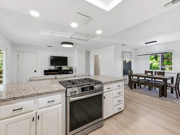 18509 Alexandra Way — Photo 9