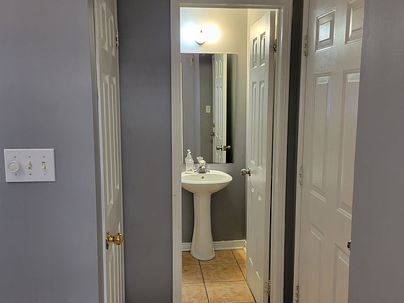 4th image of 3784 Forest Bluff Cres